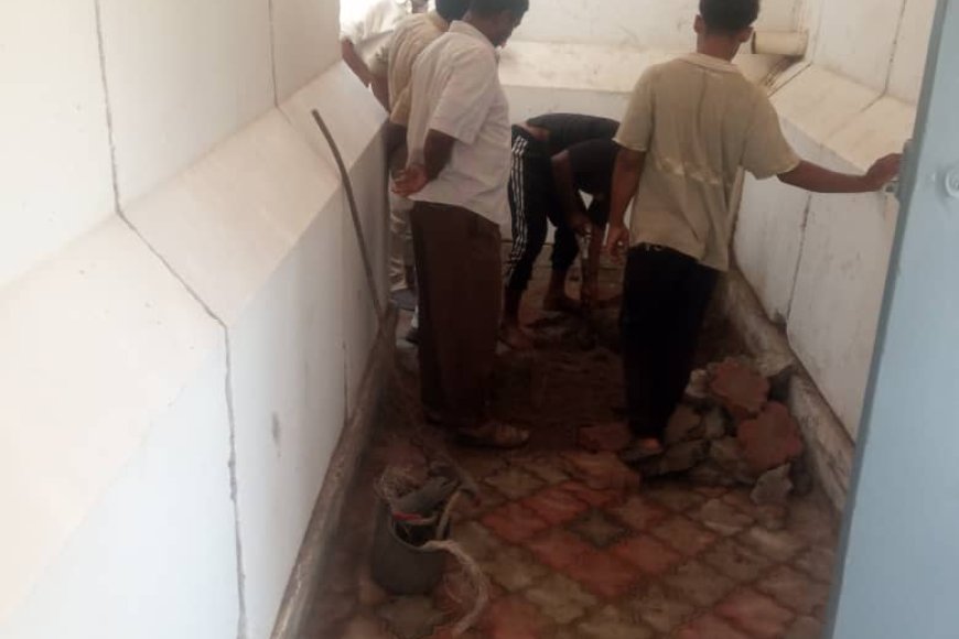 مؤسسة مياه عدن تجدد مطالبتها للمنظمات في حي السفارات بخور مكسر بضرورة إزالة الكتل الإسمنتية والمكاتب المتنقلة