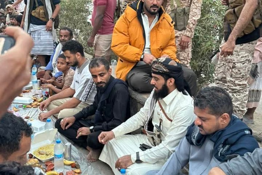 مدير عام مديرية الشيخ عثمان يشارك أبناء الممدارة إفطار الصائم الثالث تكريمًا لفقداء وشهداء المنطقة