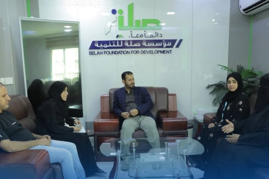 المدير التنفيذي لمؤسسة صلة للتنمية يبحث تعزيز الشراكة والتنسيق الصحي بمحور المكلا