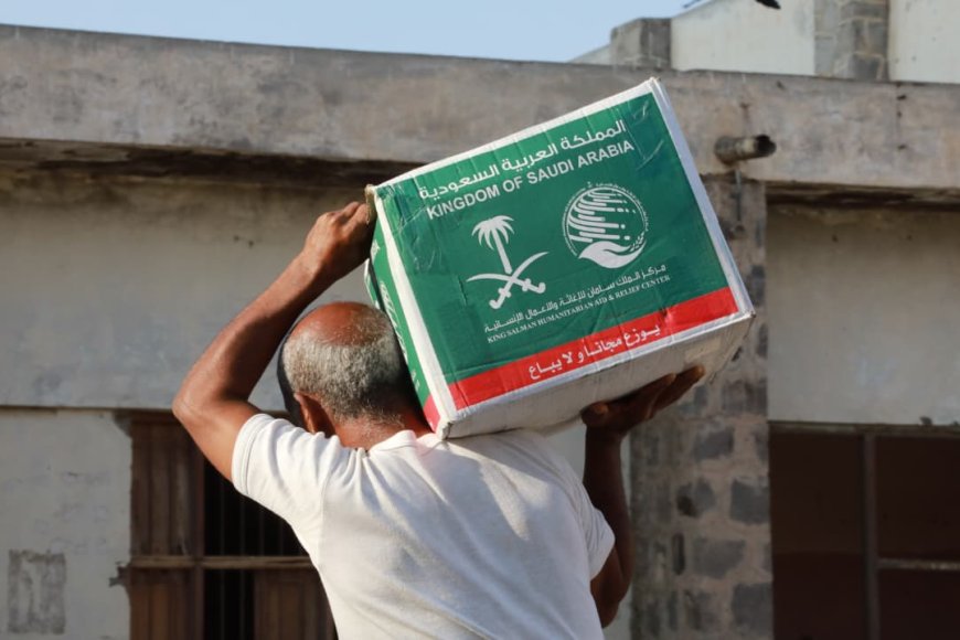 لحج.. مركز الملك سلمان للإغاثة يواصل توزيع &nbsp;السلل الغذائية ضمن مشروع التدخلات الغذائية الطارئة&nbsp;