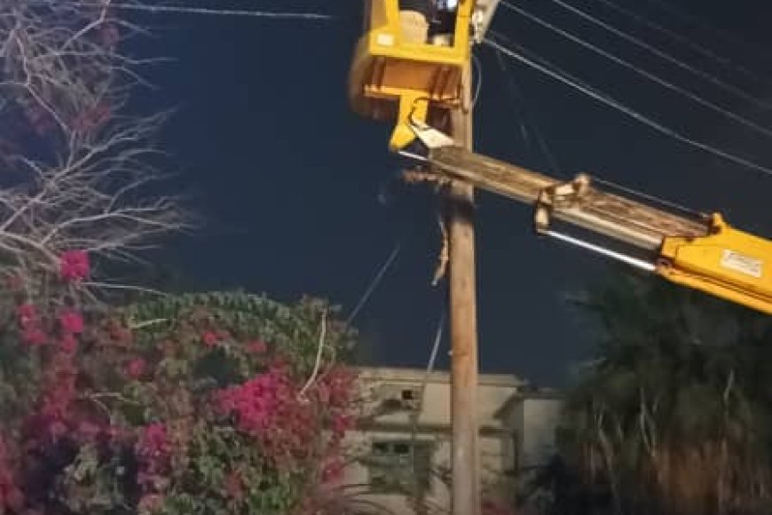 استمرار أعمال صيانة وتشغيل كشافات الإنارة في أحياء خورمكسر