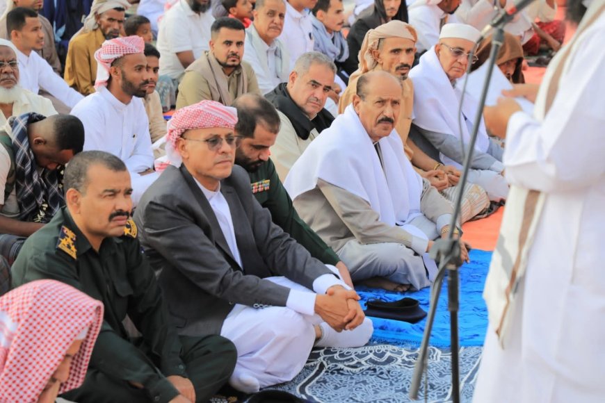 الوكيل بارباع يؤدي صلاة عيد الفطر المبارك مع جموع المصلين ويستقبل جموع المهنئين&nbsp;