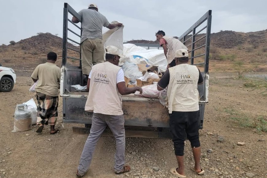 خلية الأعمال الإنسانية تنفذ استجابة طارئة لإغاثة أسرتين نازحتين تعرضتا لحريق منازلهما في مديرية موزع.