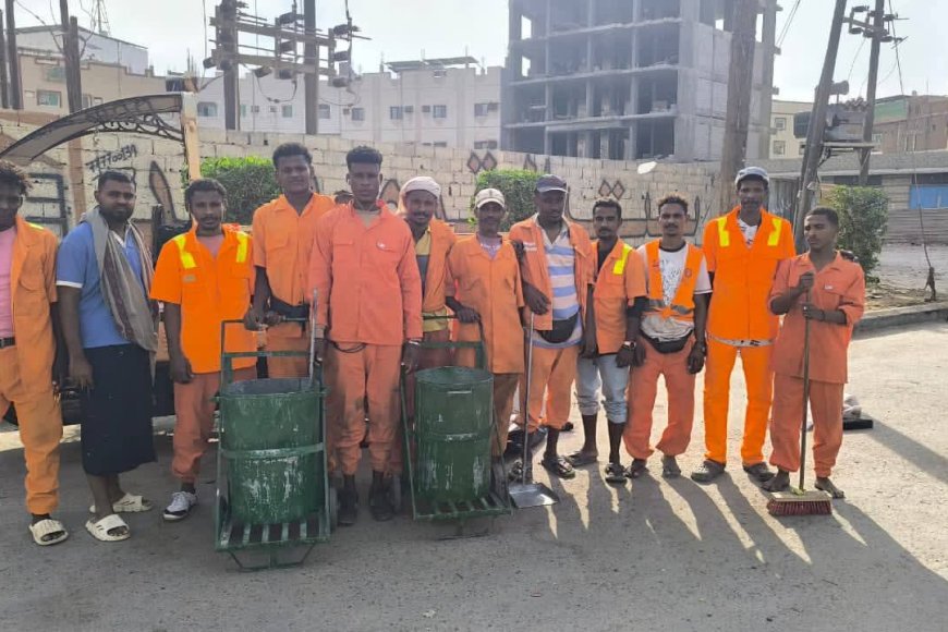 في ليلة وضحاها..عمال نظافةعدن يرفعون ( ٢٠٠٠)طن من القمامة والمخلفات&nbsp;