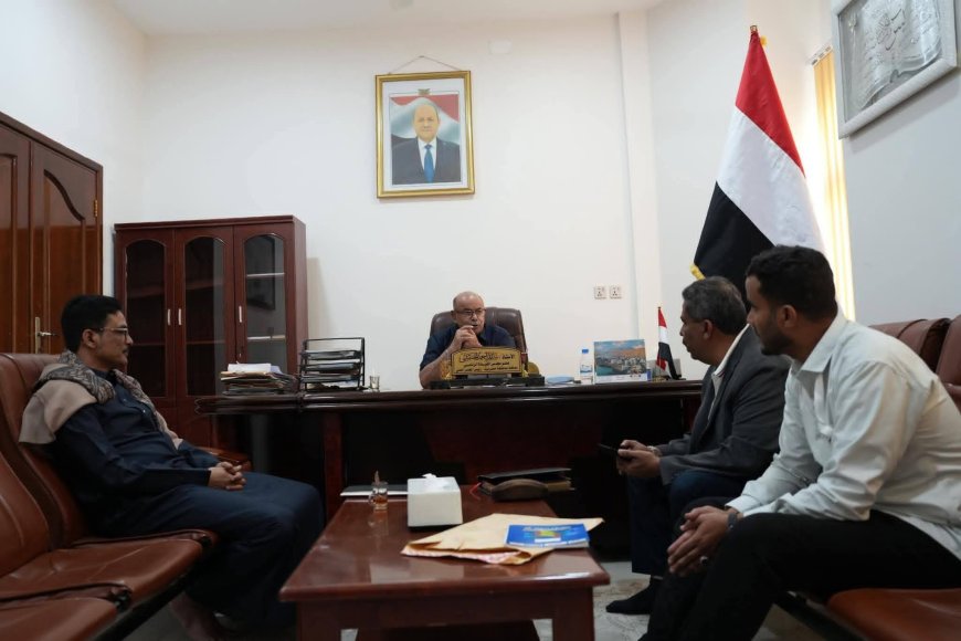 المكلا..الخنبشي يؤكد أولوية تأمين وقود الكهرباء واستقرار السوق في حضرموت