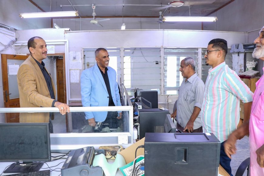 وكيل محافظة عدن يتفقد مستوى الانضباط الوظيفي في المؤسسة المحلية للمياه&nbsp;