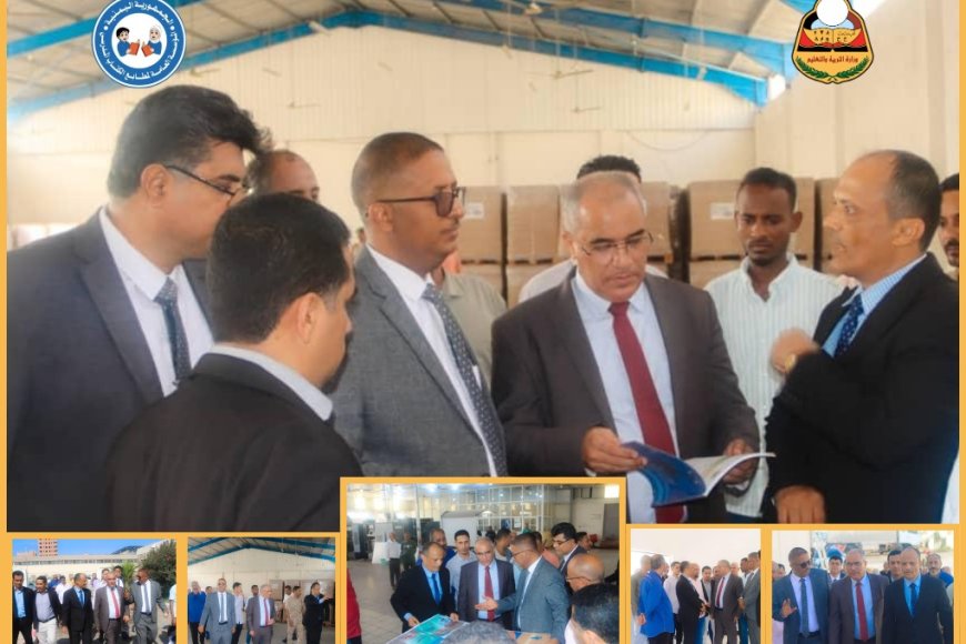 وزير التربية والتعليم (العبادي) يقوم بزيارة تفقدية لمطابع الكتاب المدرسي في فرع المنصورة بعدن