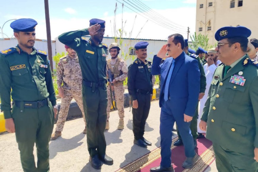 وزير الدفاع يزور كلية الشرطة حضرموت ويطّلع على سير الدراسة تزامناً مع استئنافها
