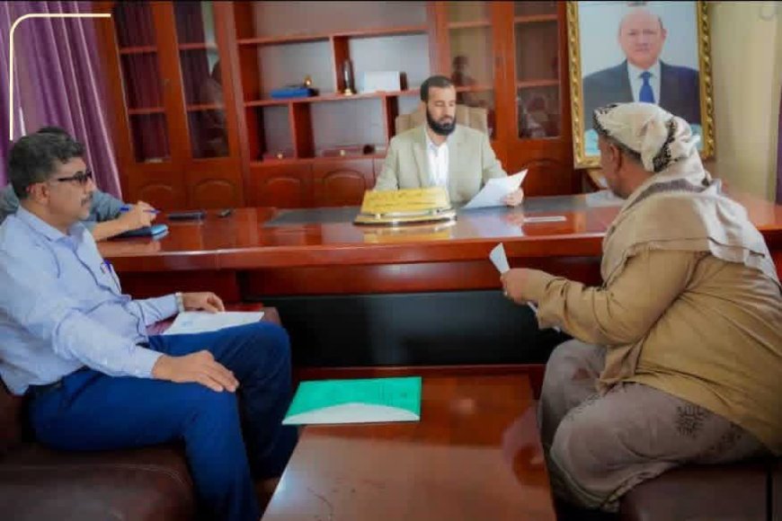 محافظ أبين يلتقي مدير عام مديرية المحفد لبحث أوضاع المديرية واحتياجاتها الخدمية