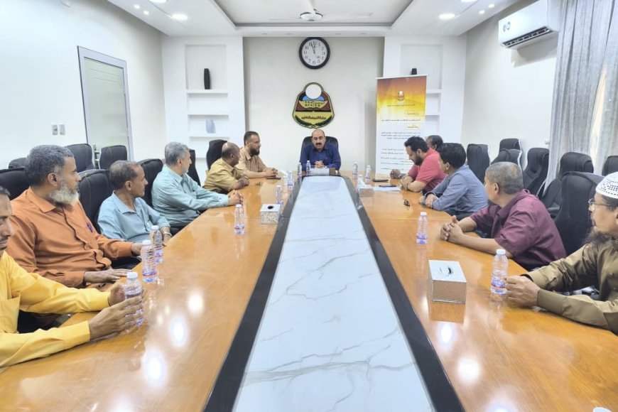 مكتب تربية ساحل حضرموت يناقش مشروع تطوير قدرات الموجهين التربويين المقدم من مؤسسة حضرموت تنمية بشرية