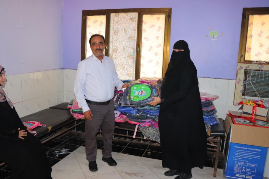 مدير عام خور مكسر يتفقد روضة الأمل ويقدم حقائب مدرسية للأطفال الخريجي من الفئة الكبرى&nbsp;