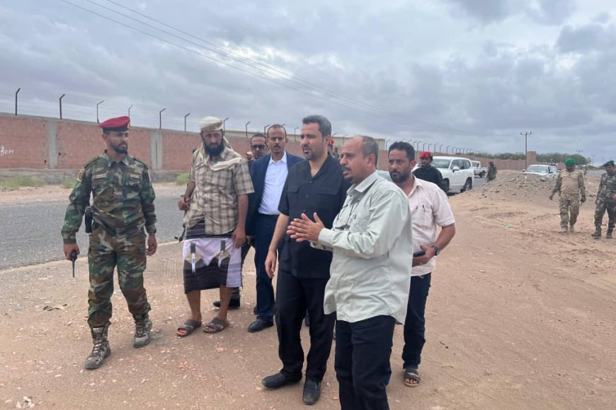 محافظ لحج الحالمي يعقد اجتماعاً مع قيادة مؤسسة المياه والصرف الصحي ويتفقد مشروعي الصرف الصحي وحقل وادي خير