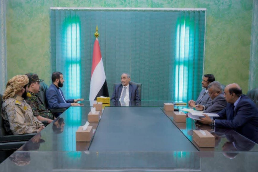 الفريق الصبيحي يشدد على مضاعفة تقديم الخدمات للمواطنين في أبين وترسيخ دعائم الأمن والاستقرار