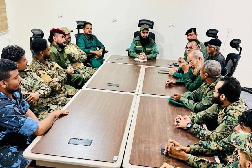 المقدم مياس الجعدني يترأس إجتماعاً لضباط وأفراد مكافحة المخدرات بالعاصمة عدن لرفع مستوى الجاهزية واليقظة الأمنية.