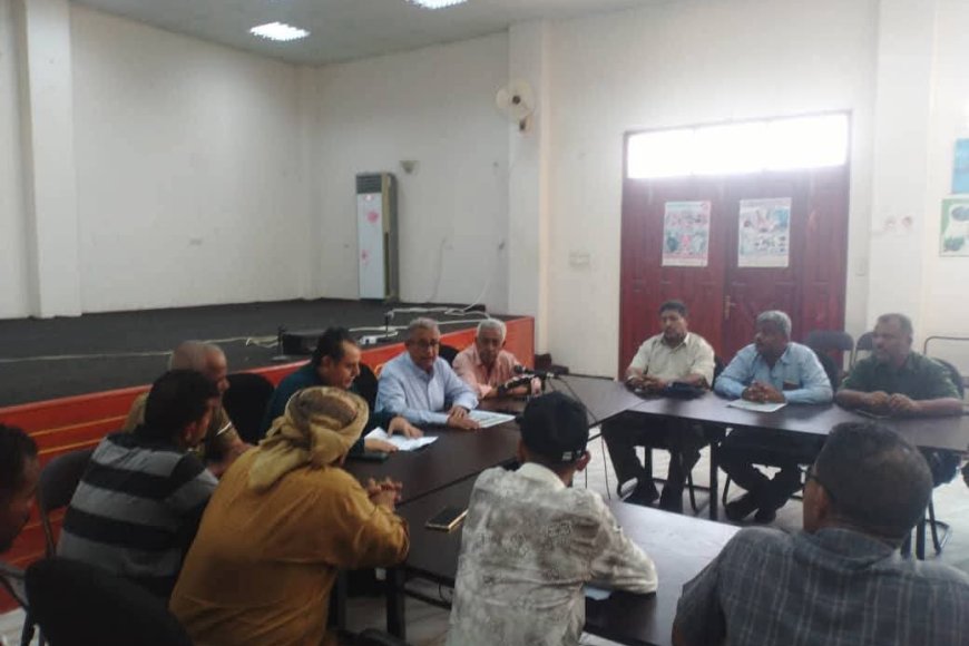 المهندس قائد راشد يترأس إجتماعا للرقي بنظافة عدن