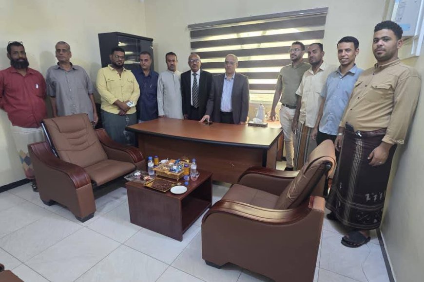 رئيس محكمة استئناف حضرموت يتفقد سير العمل في محكمتي الأموال العامة والمرور ويشيد بمستوى الإنجاز