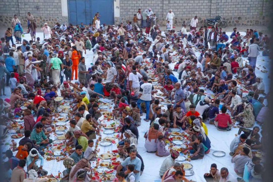 تعز..الخلية الإنسانية تنظم مشروع الإفطار الجماعي الخامس في مديرية المخا