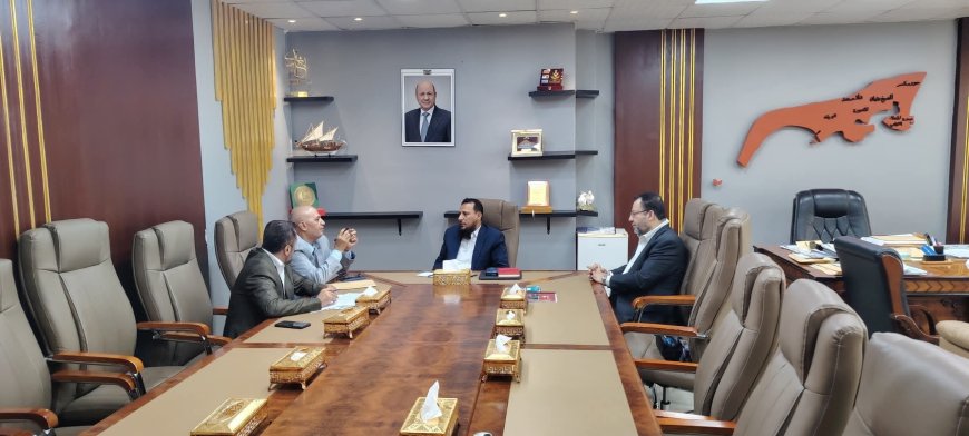 وزير الدولة محافظ العاصمة عدن يبحث مع وزيري الكهرباء والمياه استقرار الخدمات والاستعدادات للصيف