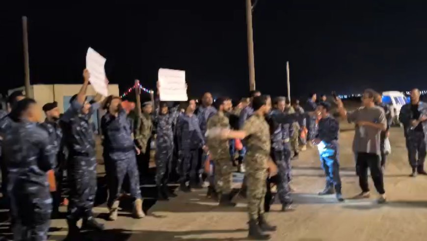 عاجل بالفيديو.. احتجاجات أمام مقر التحالف لجنود (أمن عدن) من خريجي دورة بلحاف 