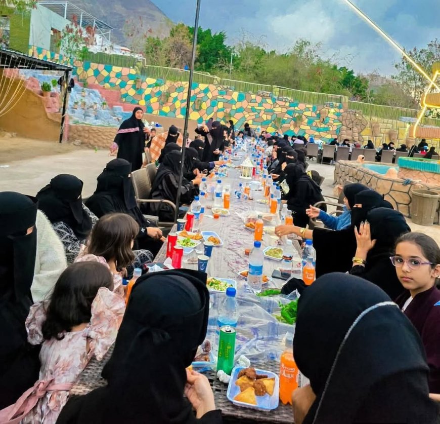 تعز..للعام الرابع على التوالي .. فتيات الحالمة يكسرن احتكار الرجال لمأدبات الافطار الجماعي