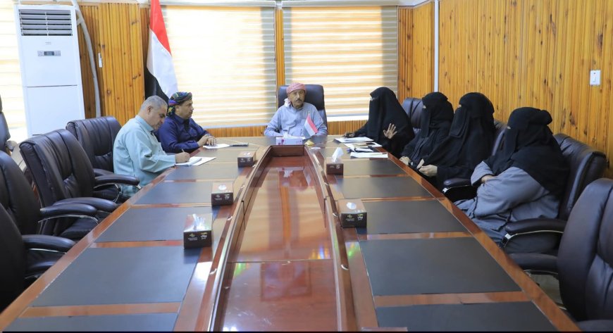 الوكيل بارباع يلتقي بقيادة اتحاد نساء اليمن و يشيد بعطاءات المرأة الحضرمية ودورها الفاعل في تنمية المجتمع