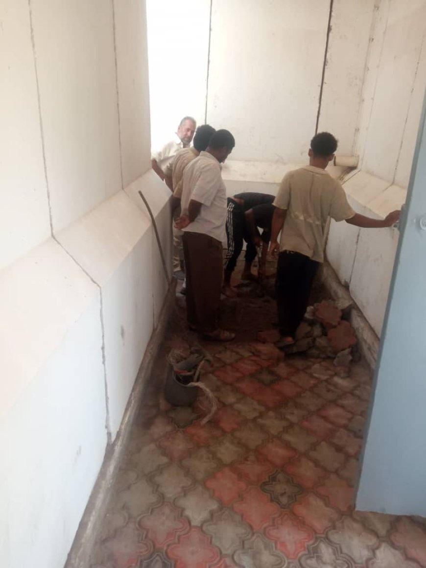 مؤسسة مياه عدن تجدد مطالبتها للمنظمات في حي السفارات بخور مكسر بضرورة إزالة الكتل الإسمنتية والمكاتب المتنقلة