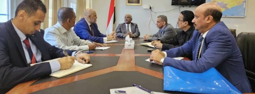 وزير الإدارة المحلية يؤكد أهمية تكامل الجهود بين الوزارة والسلطة المحلية بمحافظة تعز