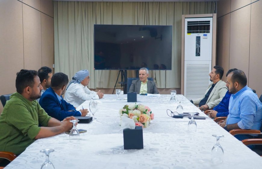 وزير الشؤون الاجتماعية والعمل يلتقي الشيخ بن جرهوم وطماح ويشيد بالمبادرات المجتمعية