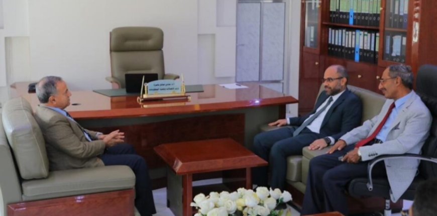 وزير الاتصالات يناقش مع رئيس جامعة عدن تنسيق الجهود لتنظيم مؤتمر التحول الرقمي