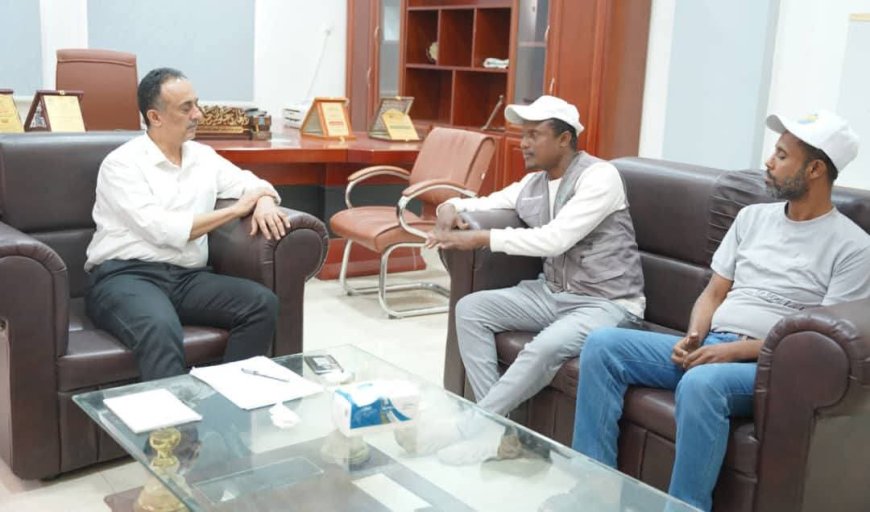 مدير صحة عدن يلتقي مؤسسة الهجرة الخيرية للتنمية ويشيد بإنشطتها الإنسانية في المحافظة 