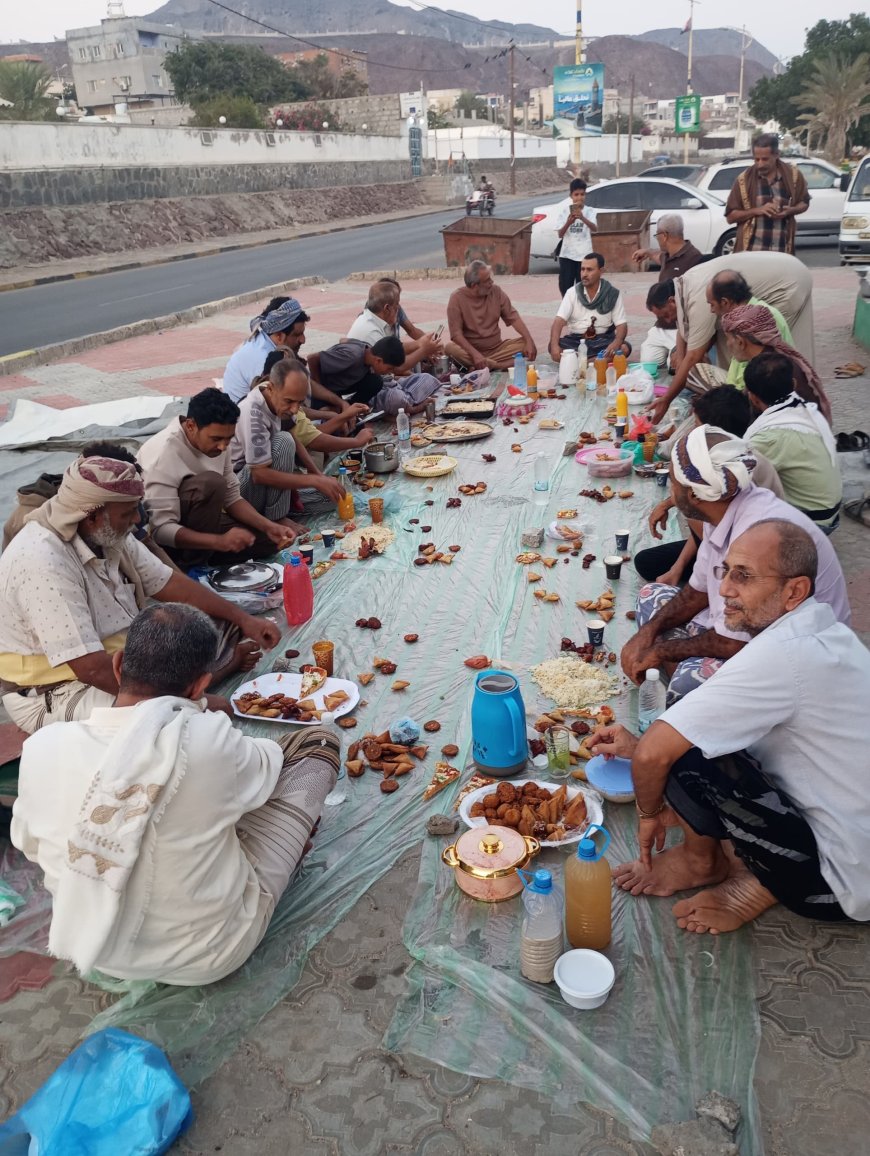 شخصيات من مناطق مديرية البريقة تقيم الإفطار الجماعي السنوي بكورنيش كود النمر