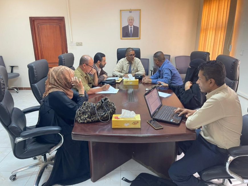 برئاسة السقاف.. مطابع الكتاب المدرسي - الإدارة التنفيذية بعدن  تفتح مظاريف مناقصة توريد الورق لعام 2026