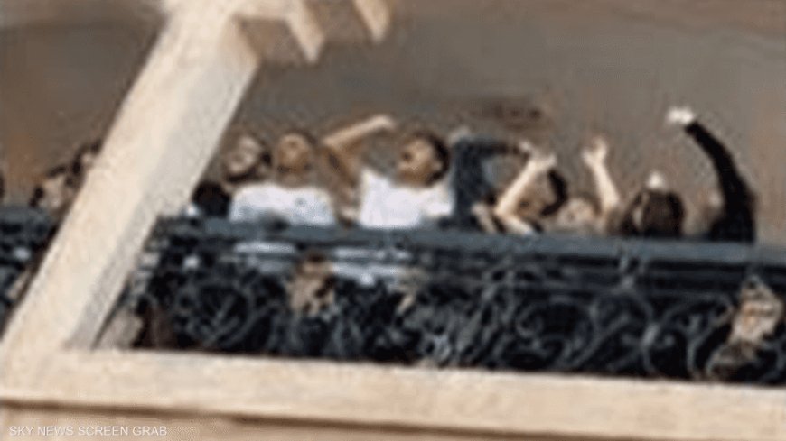 إلقاء أكياس مائية على المصلين يلقى جدلا واسعا في بلد عربي .. و إلقاء القبض على. المتهمين .. تفاصيل