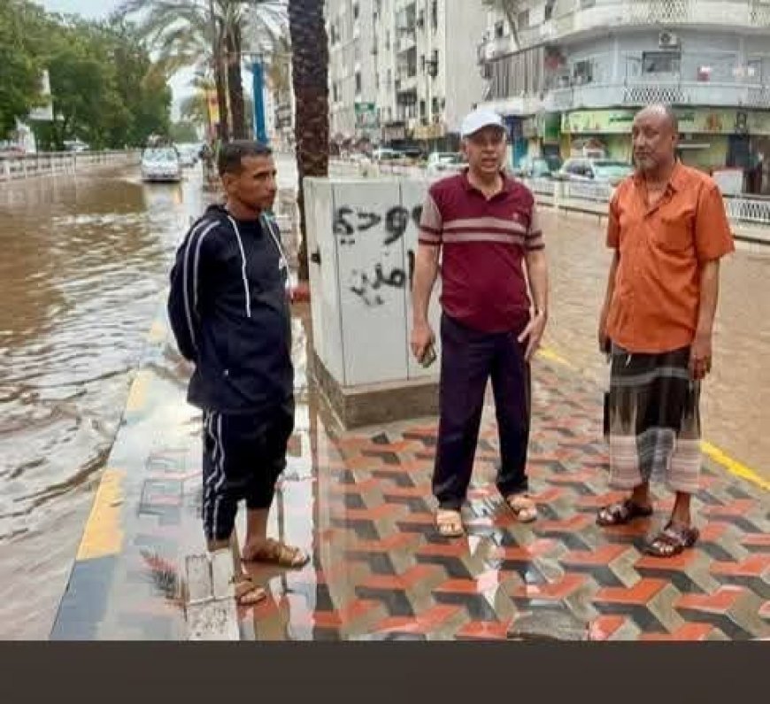 الجاوي يتفقد اعمال شفط مياه الأمطار وازاله المخلفات في شوارع المعلا 