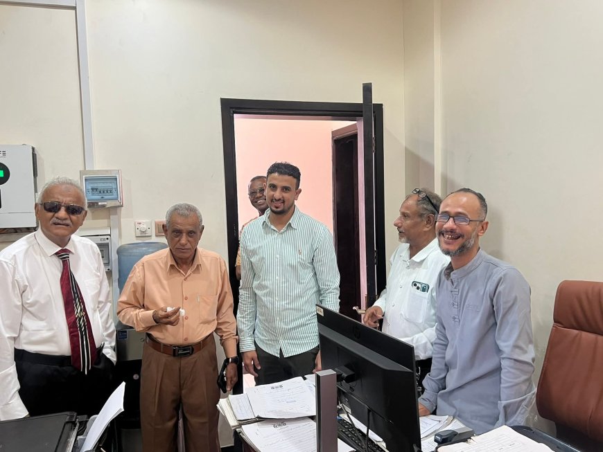 بتوجيهات وزير الدولة محافظ العاصمة عدن..الوكيل محمد سعيد سالم يتفقد سير العمل في المكاتب التنفيذية لمديرية الشيخ عثمان خلال أول أيام الدوام 