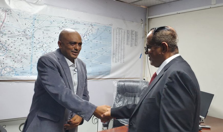 بن نهيد يتفقد سير الانضباط الوظيفي عقب عطلة عيد الفطر في قطاعات وإدارات هيئة الطيران المدني