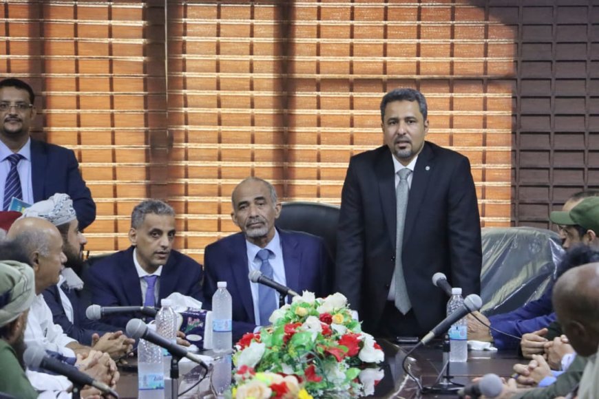 بحضور عضو مجلس القيادة محافظ لحج " الحالمي" يتسلم قيادة المحافظة رسمياً ويباشر مهامه بلقاء معظم عموم المكاتب التنفيذية