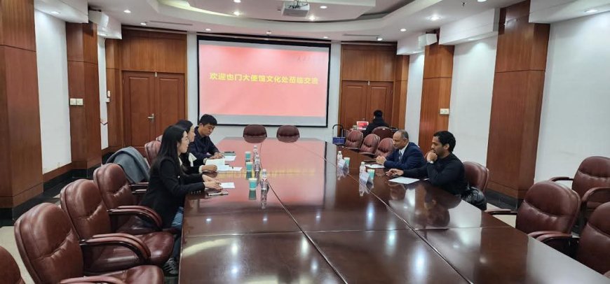 المستشار الأحمدي يبحث تعزيز التعاون الأكاديمي والبحثي مع جامعتي "داليان" للتكنولوجيا والاتصالات.