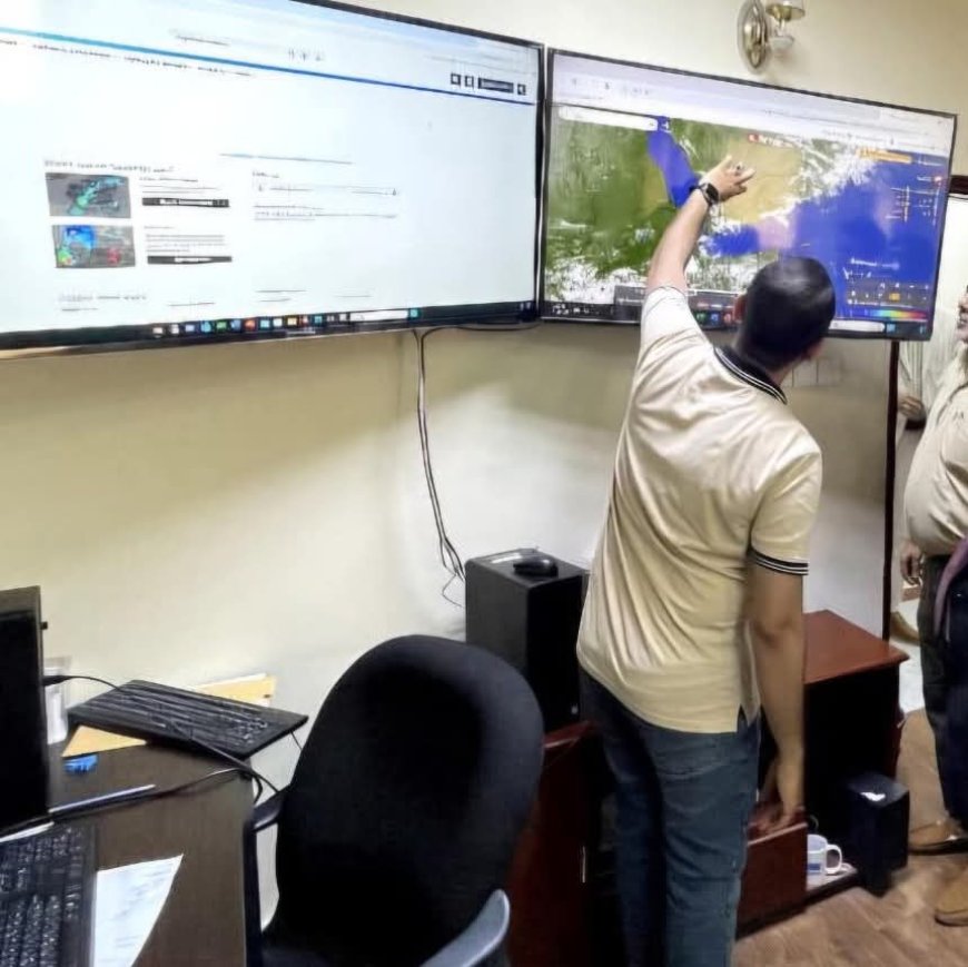 بناءً على توجيهات وزير النقل.. الكابتن بن نهيد يطلع على عملية رصد وتحليل المنخفض الجوي بمركز التنبؤات الجوية 