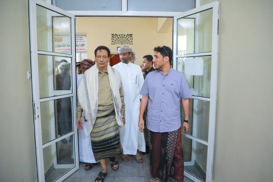 محافظ المهرة يتفقد مستوى الانضباط الوظيفي في أول يوم دوام عقب إجازة عيد الفطر