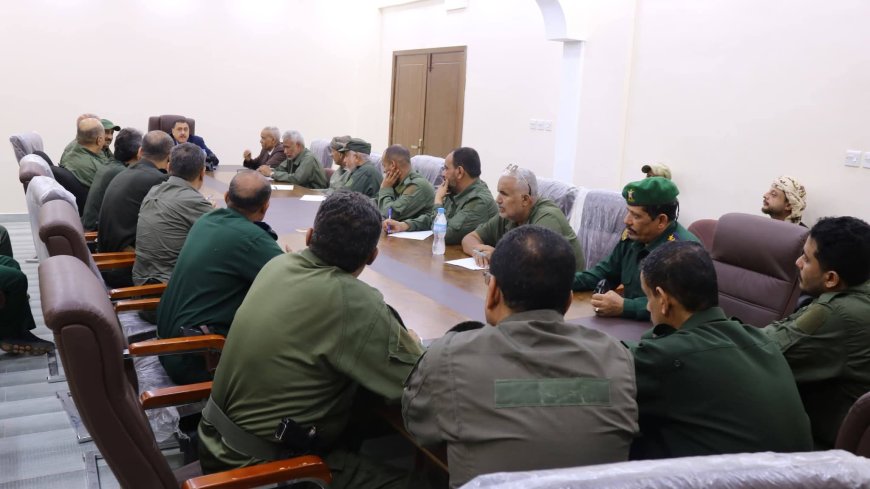 مدير أمن عدن يترأس اجتماعًا موسعًا لمدراء مراكز الشرطة ويشدد على تصعيد الحملات الأمنية وضبط الظواهر الخطرة.