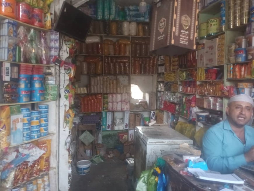 تعز... محلات تتعرض لسرقة من قبل مجهولون في سوق مفرق جبل حبشي.