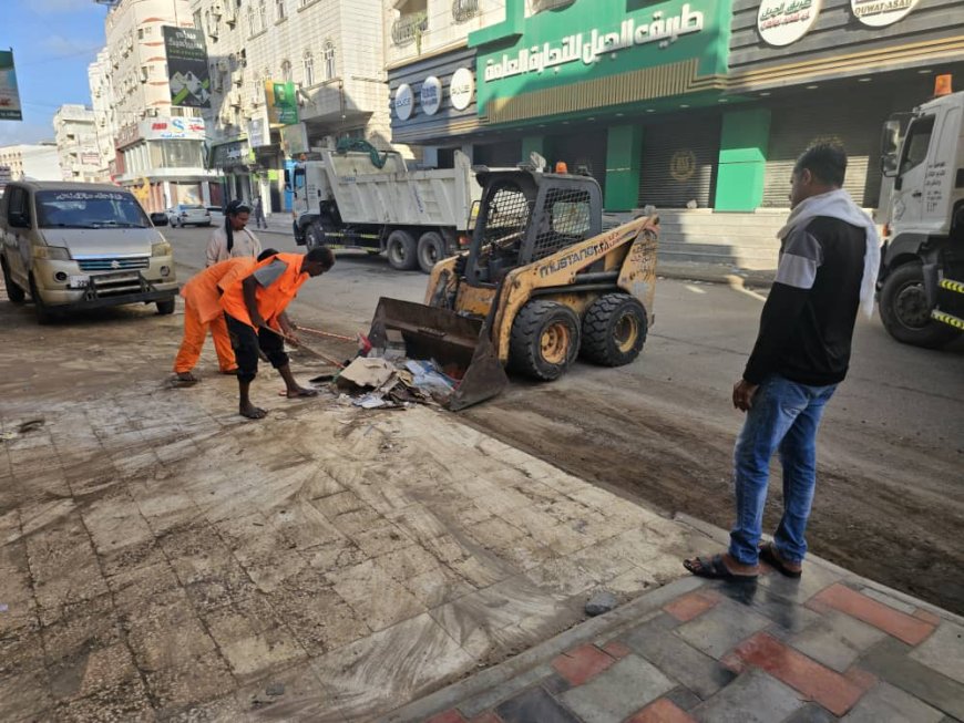 استمرار حملة صندوق النظافة في الشيخ عثمان  لرفع مخلفات الأمطار لليوم الثاني على التوالي