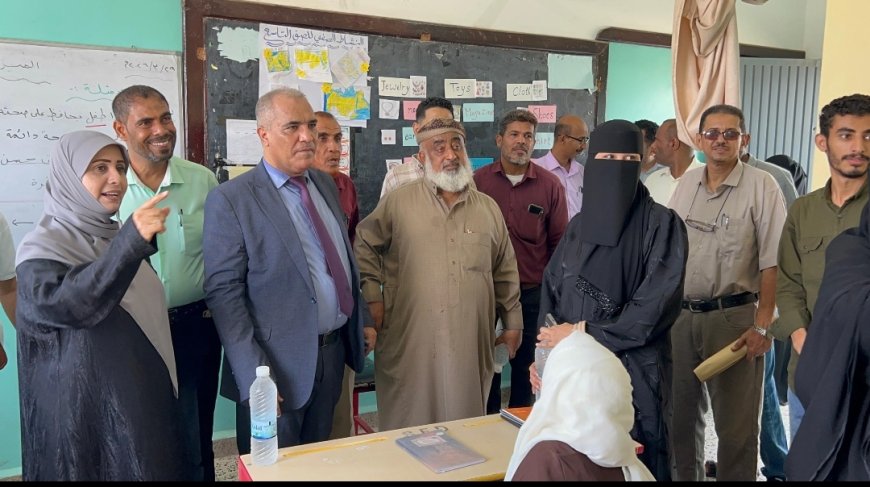 زيارة مفاجئة لوزير التربية والتعليم (العبادي) للمدارس مع بداية الفصل الدراسي الثاني