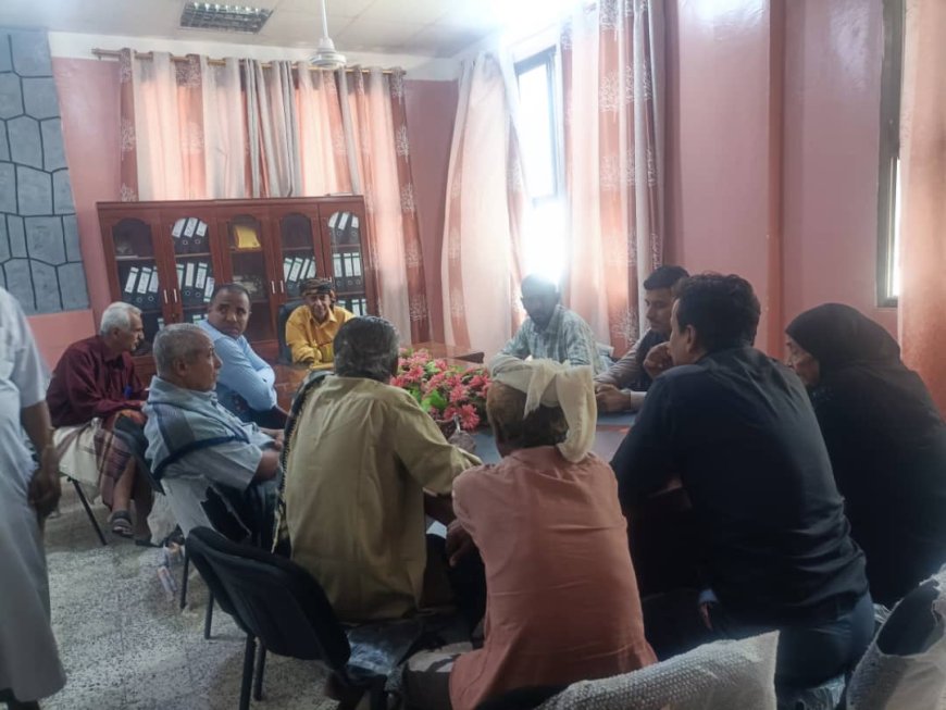 السلطة المحلية بزنجبار تناقش شكاوى المواطنين مع منظمة كير وتؤكد على مراجعة آليات التوزيع