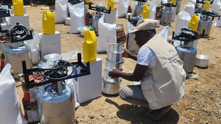 تعز ..الخلية الإنسانية تسيّر قافلة إغاثية لمنكوبي السيول في الزهاري والمشالحة