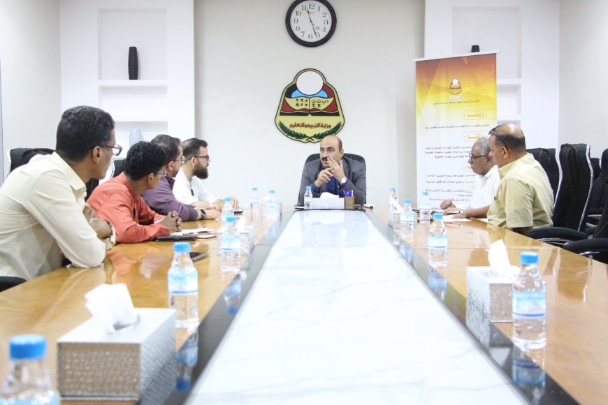 مدير تربية حضرموت الساحل يبحث مع مدير مكتب برنامج الغذاء العالمي سبل تعزيز التعاون المشترك.