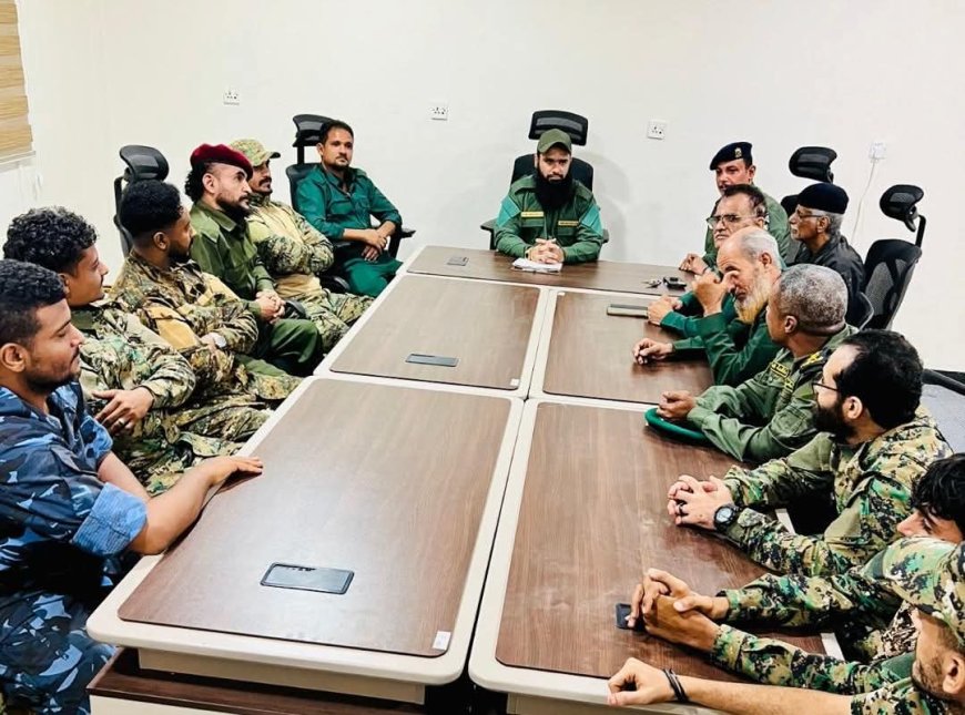 المقدم مياس الجعدني يترأس إجتماعاً لضباط وأفراد مكافحة المخدرات بالعاصمة عدن لرفع مستوى الجاهزية واليقظة الأمنية