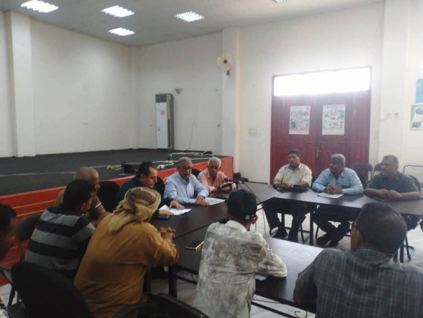 المهندس قائد راشد يترأس إجتماعا للرقي بنظافة عدن