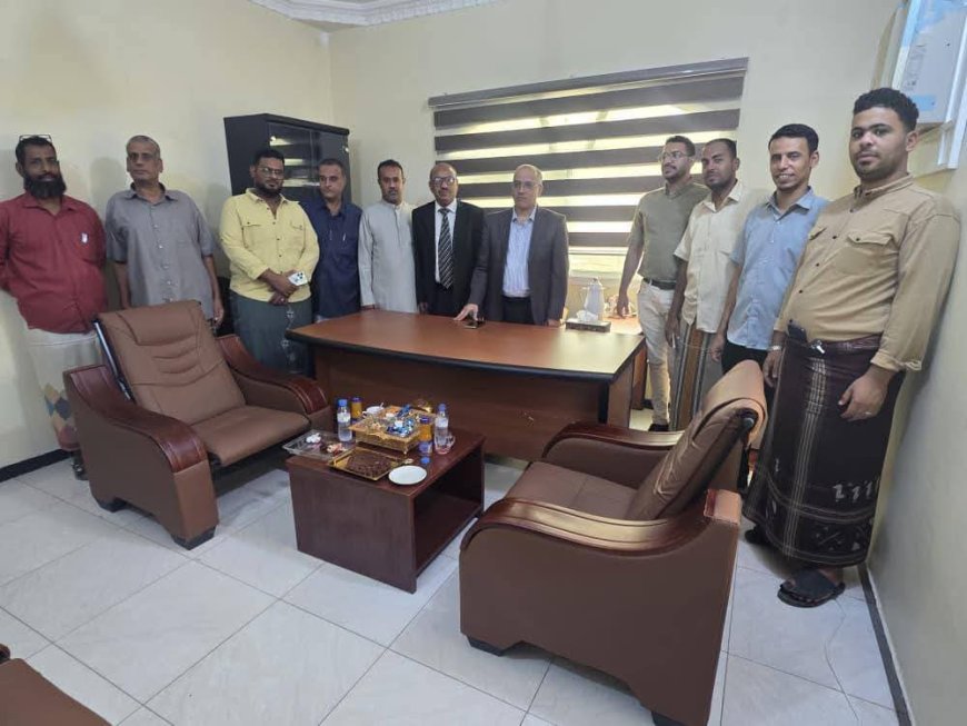 رئيس محكمة استئناف حضرموت يتفقد سير العمل في محكمتي الأموال العامة والمرور ويشيد بمستوى الإنجاز